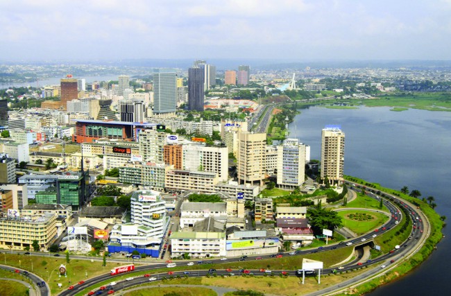 An aerial view from a U.N. helicopter shows Plateau, the business area in Abidjan December 27, 2010. REUTERS/Thierry Gouegnon (IVORY COAST - Tags: CITYSCAPE SOCIETY) - RTXW1FV